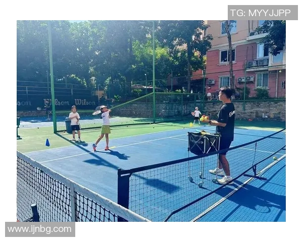 成都网球队的默契配合与战术探讨：提升团队协作的关键因素